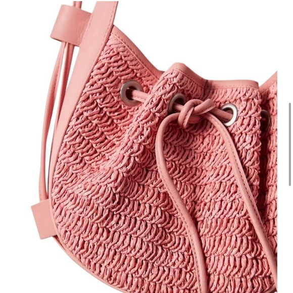 FREE PEOPLE RAFFIA CABANA CROSSBODY VEGAN  IN VINTAGE PINK NEW WITHOU TAGS - Picture 3 of 5
